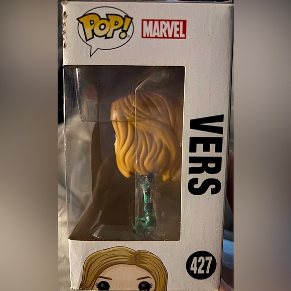POP! Vers Captain Marvel - Picture 4 of 10